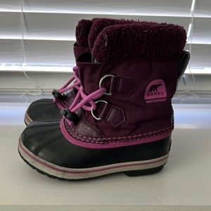 Used Girls size 11 Sorel Boots- burgundy
